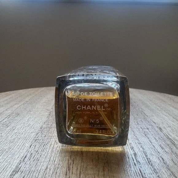 Chanel N°5 Eau de Parfum in Black and Gold - Picture 4 of 4